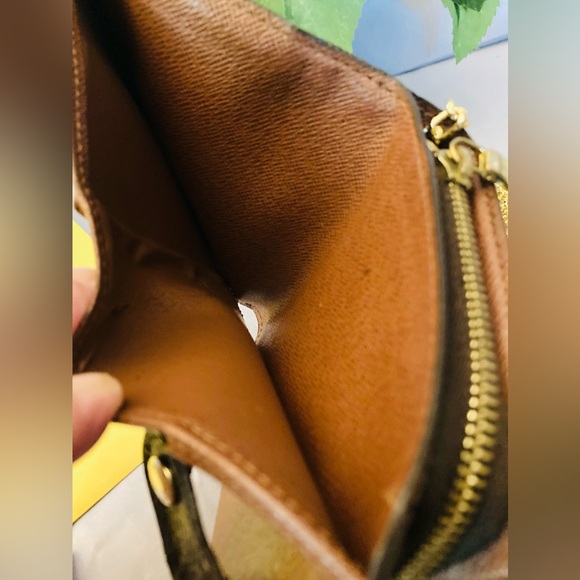 Louis Vuitton Monogram Compact Zip Wallet 2007 - Picture 12 of 16